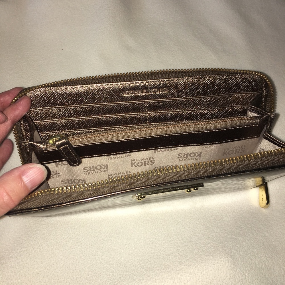 Michael Kors Bronze bag/wallet set! EUC - Picture 4 of 8